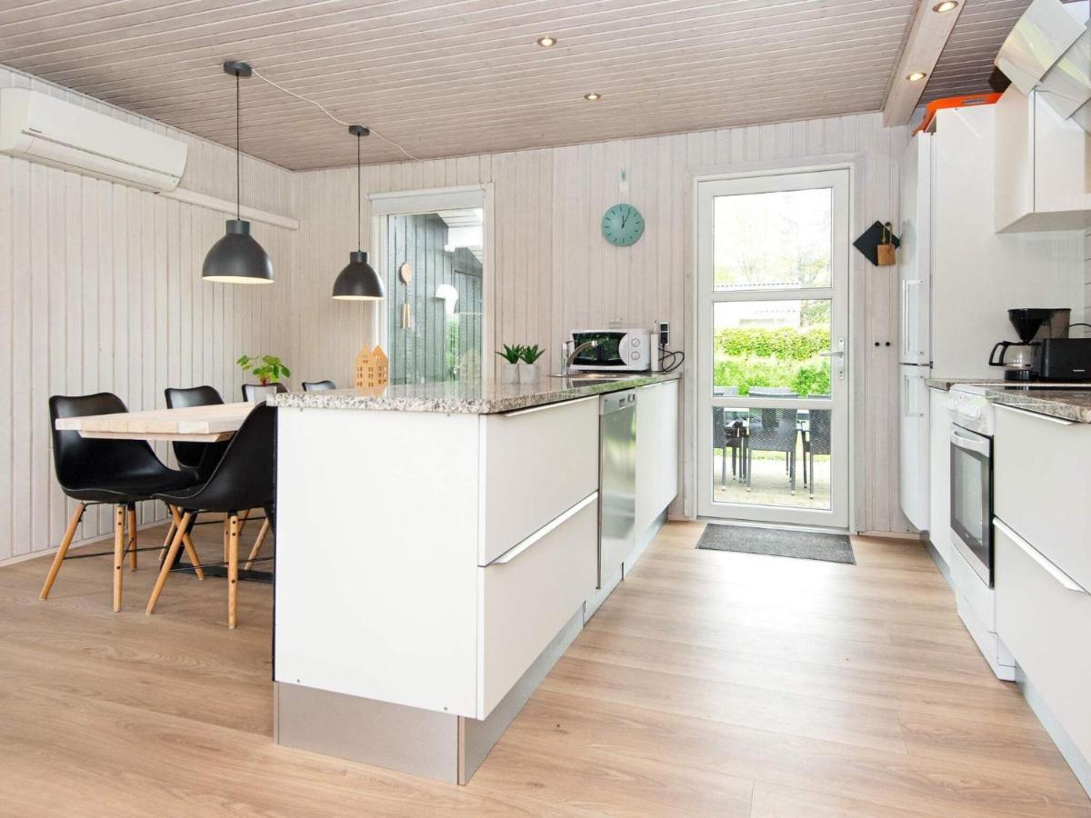 9 Person Holiday Home In Juelsminde Sonderby  エクステリア 写真